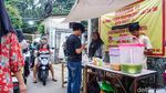 Jelang Berbuka, Pasar Takjil di Depok Diserbu Warga