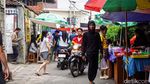 Jelang Berbuka, Pasar Takjil di Depok Diserbu Warga