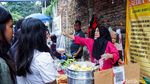 Jelang Berbuka, Pasar Takjil di Depok Diserbu Warga