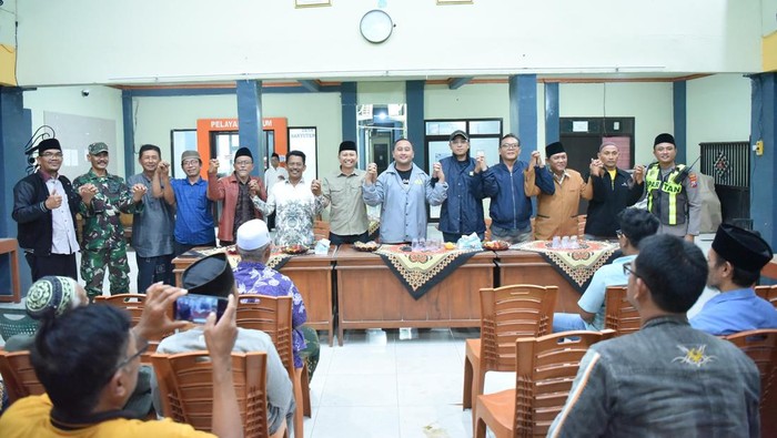 Kapolres Gresik AKBP Ramadhan Nasution media dua pihak desa