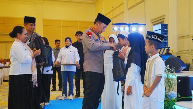 Kapolri Jenderal Listyo Sigit Prabowo menghadiri acara buka bersama dengan Konfederasi Serikat Buruh Seluruh Indonesia (dok Polri)