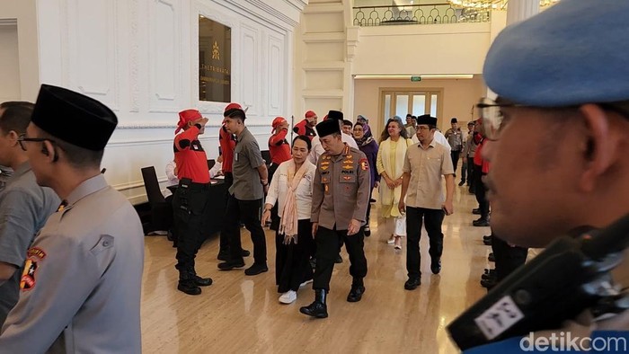 Kapolri Hadiri Acara Buka Puasa Bersama Konfederasi Serikat Buruh Indonesia, Teguhkan Komitmen Solidaritas Sosial!