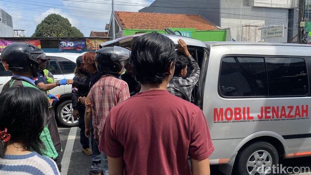 Kebakaran yang terjadi di rumah di Jalan Karang Panas, Kelurahan Jatingaleh, Kecamatan Candisari, Kota Semarang, Minggu (1/3/2026).