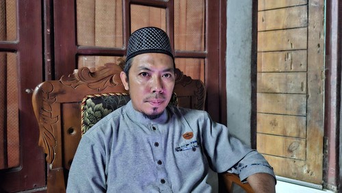 Kepala Dusun Bilekedit Barat, Syahid Mursal, saat ditemui di kediamannya, Minggu malam (1/3/2026). (Foto: Ahmad Viqi/detikBali)
