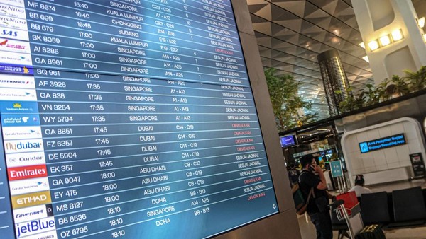 Konflik Timur Tengah Picu Pembatalan Penerbangan di Bandara Soekarno Hatta