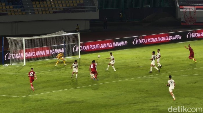 Laga Persis Solo melawan Persik Kediri pada pekan ke-23 Super League 2025/2026, di Stadion Manahan, Kota Solo, Minggu (1/3/2026).