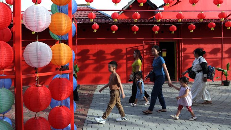 Lampion Meriahkan Wihara Hian Tian Siang Tie saat Cap Go Meh