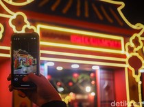 Lapangan Banteng Berseri dengan Lampion dan Instalasi Harmoni Imlek