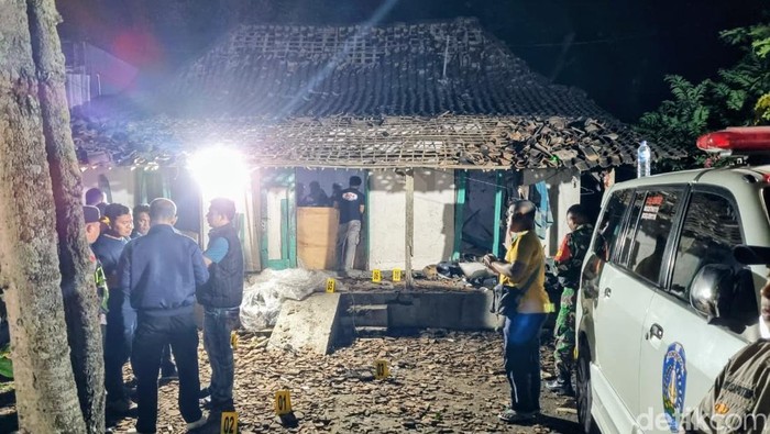Ledakan guncang rumah warga di Dusun Cuet, Desa Plosojenar, Kecamatan Kauman, Ponorogo