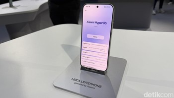 Leica Leitzphone sebenarnya memiliki spesifikasi yang sama seperti Xiaomi 17 Ultra, tapi secara fisik banyak bedanya. Foto: Virgina Maulita Putri/detikINET