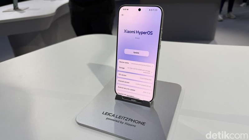 Acara peluncuran global Xiaomi di Barcelona, Spanyol diramaikan satu produk kejutan yaitu Leica Leitzphone. Seperti ini wujud ponsel seharga Rp 39 jutaan tersebut.