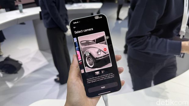 Acara peluncuran global Xiaomi di Barcelona, Spanyol diramaikan satu produk kejutan yaitu Leica Leitzphone. Seperti ini wujud ponsel seharga Rp 39 jutaan tersebut.