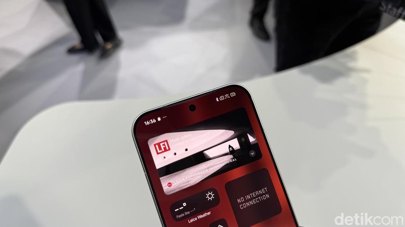 Acara peluncuran global Xiaomi di Barcelona, Spanyol diramaikan satu produk kejutan yaitu Leica Leitzphone. Seperti ini wujud ponsel seharga Rp 39 jutaan tersebut.