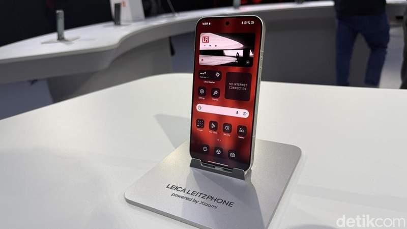 Acara peluncuran global Xiaomi di Barcelona, Spanyol diramaikan satu produk kejutan yaitu Leica Leitzphone. Seperti ini wujud ponsel seharga Rp 39 jutaan tersebut.