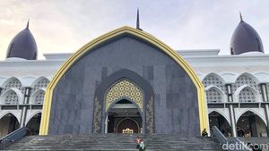 Uniknya Masjid Agung Kubah Kecubung