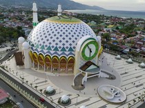Masjid Raya Baitul Khairaat Palu, Kubah Raksasa Pecahkan Rekor MURI