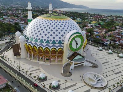 Masjid Raya Baitul Khairaat Palu, Kubah Raksasa Pecahkan Rekor MURI