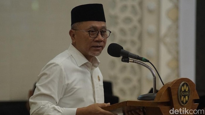 Menko Pangan Zulkifli Hasan di Ponpes Modern Tazakka, Bandar, Kabupaten Batang, Minggu (1/3/2026).