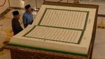 Mushaf Al-Quran Raksasa Dipamerkan di Masjid Raya Sheikh Zayed Solo