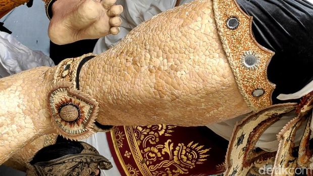 Ogoh-ogoh karya pemuda Banjar Delod Pasar, Desa Blahkiuh, Kecamatan Abiansemal, Badung, yang manfaatkan limbah kulit telur ayam. Ogoh-ogoh karya pemuda Banjar Delod Pasar, Desa Blahkiuh, Kecamatan Abiansemal, Badung, yang manfaatkan limbah kulit telur ayam.