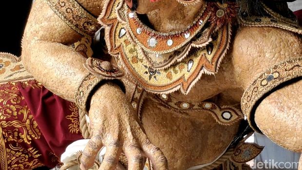 Ogoh-ogoh karya pemuda Banjar Delod Pasar, Desa Blahkiuh, Kecamatan Abiansemal, Badung, yang manfaatkan limbah kulit telur ayam. Ogoh-ogoh karya pemuda Banjar Delod Pasar, Desa Blahkiuh, Kecamatan Abiansemal, Badung, yang manfaatkan limbah kulit telur ayam.