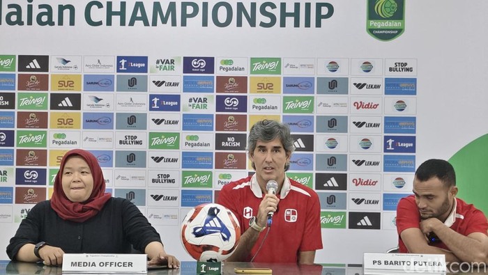 Pelatih kepala Barito Putera, Stefano Cugurra atau Teco