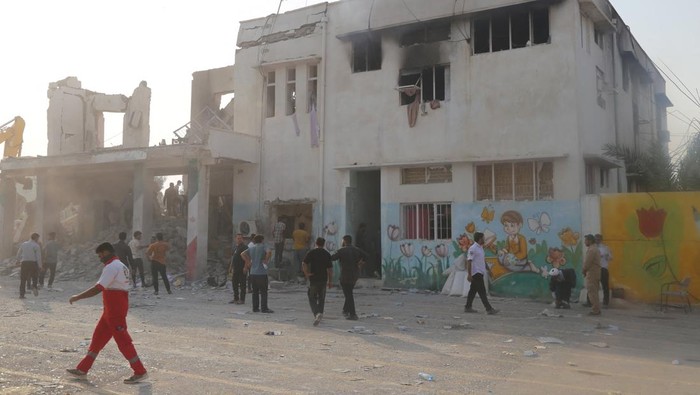 People and rescue forces work following an Israel strike on a school in Minab, Iran, February 28, 2026. Abbas Zakeri/Mehr News/WANA (West Asia News Agency) via REUTERS ATTENTION EDITORS - THIS PICTURE WAS PROVIDED BY A THIRD PARTY