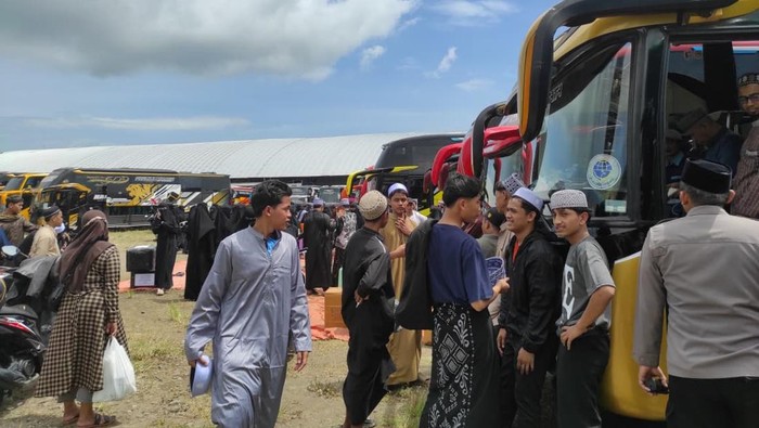 Pengecekan bus santri di Magetan