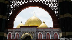 Pesona Masjid Kubah Emas, Destinasi Religi Andalan Depok