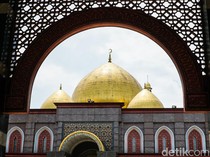 Pesona Masjid Kubah Emas, Destinasi Religi Andalan Depok