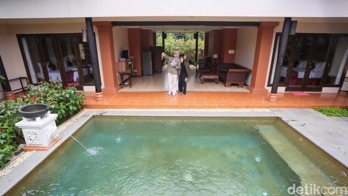 KEK Tanjung Lesung di Pandeglang memadukan panorama pantai dan fasilitas modern. Wisatawan dapat menikmati laut, golf, vila hingga kuliner dalam satu kawasan.