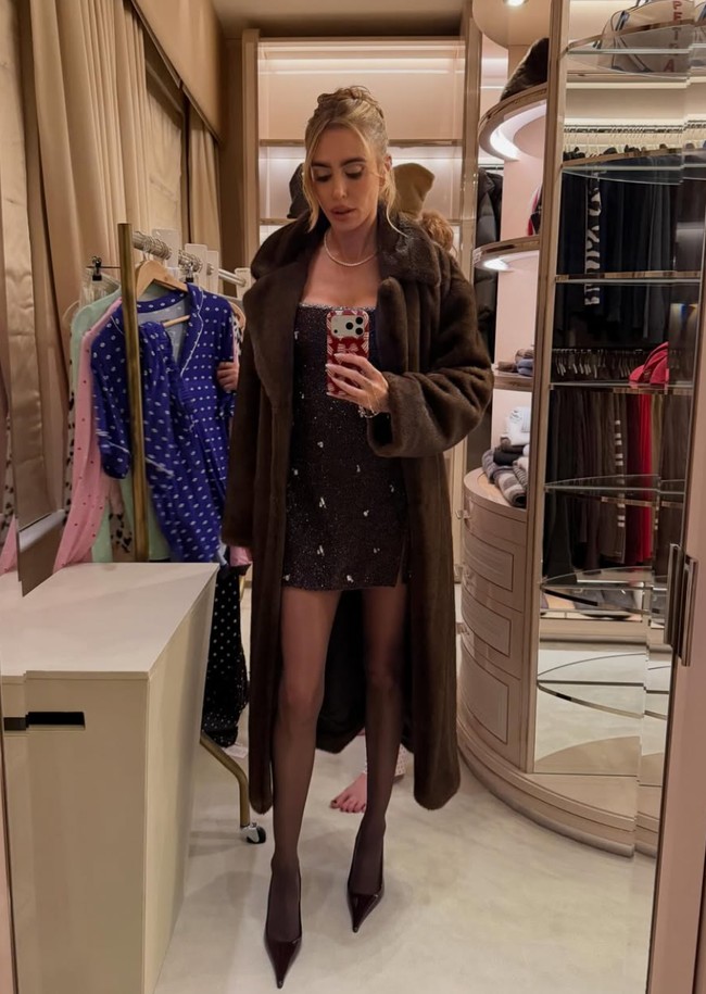 Dalam curhatannya di Instagram, Petra mengaku tidak tahu bagaimana harus menjelaskan situasi yang terjadi kepada anak-anaknya yang masih kecil, Lavinia, James, Andrew, dan Minnie.  Foto: Dok. Instagram Petra Ecclestone, Sam Palmer