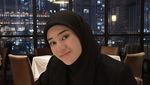 Pose Cantik Clara Shinta saat Minum Matcha hingga Makan Steak di Restoran