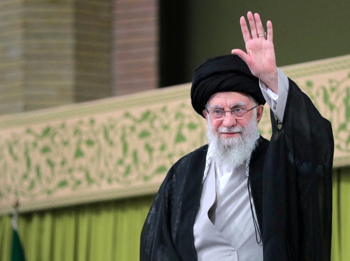 Israel Hancurkan Bunker Milik Ali Khamenei di Iran