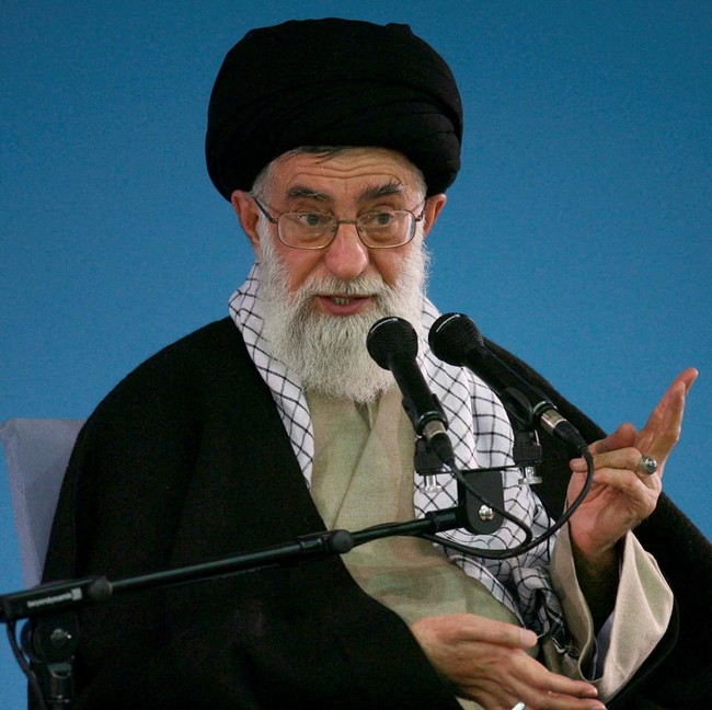 Before-After Kediaman Ali Khamenei yang Hancur Dibom AS-Israel