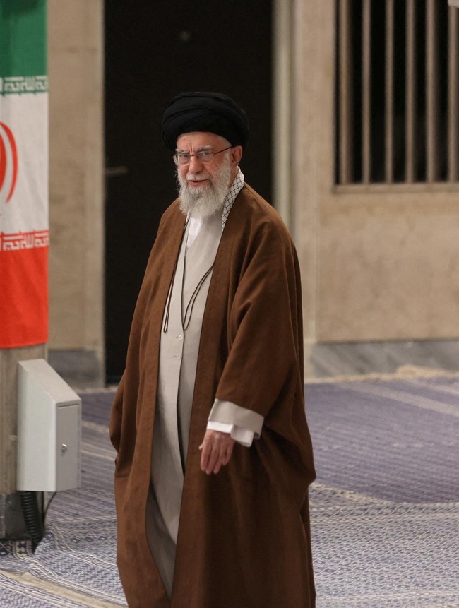 Potret Ali Khamenei Pemimpin Tertinggi Iran yang Tewas dalam Serangan AS-Israel