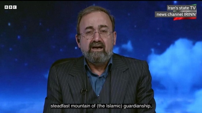 Presenter TV Iran menangis saat mengumumkan kematian Khamenei (tangkapan layar)