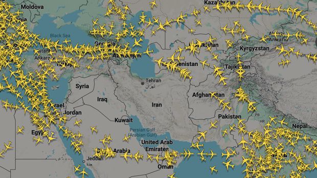 Ruang udara Iran kosong pada Minggu (1/3/2026) sore.