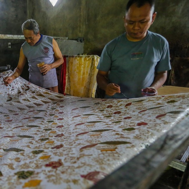 Sarung Batik Khas Kudus Laris Manis Saat Ramadan