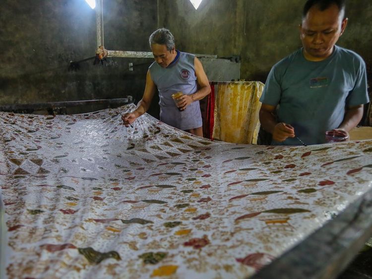 Sarung Batik Khas Kudus Laris Manis Saat Ramadan