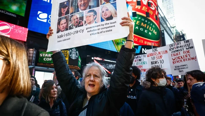 Demo Masa New York Teriak: Stop Perang Trump!
