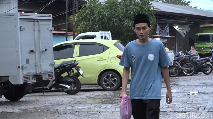 Sosok Ramzi, sang marbot yang kini menjemput berkah di dapur gizi