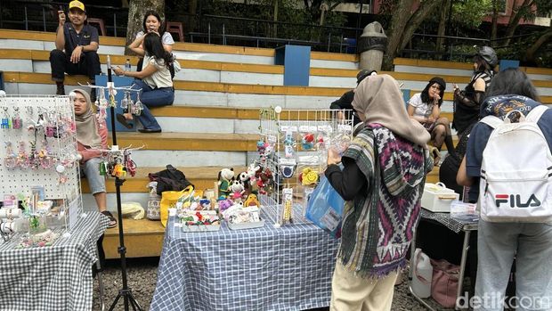 Suasana di Pasar Tumpah Ruah. Suasana di Pasar Tumpah Ruah.