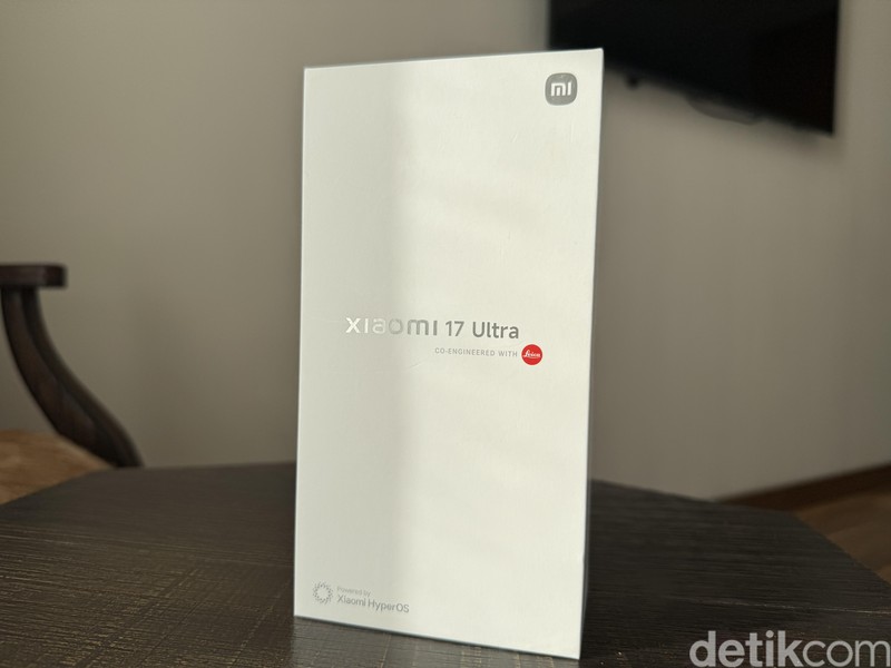 Unboxing Xiaomi 17 Ultra