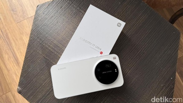 Unboxing Xiaomi 17 Ultra yang Makin Tipis dan Gahar