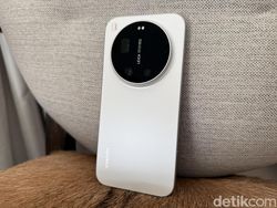 Unboxing Xiaomi 17 Ultra yang Makin Tipis dan Gahar