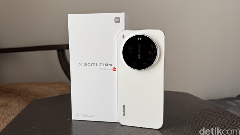 Unboxing Xiaomi 17 Ultra