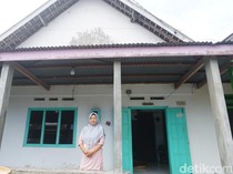 Penyintas Tanah Longsor Jombang Bertahan Hidup dengan Jualan Es
