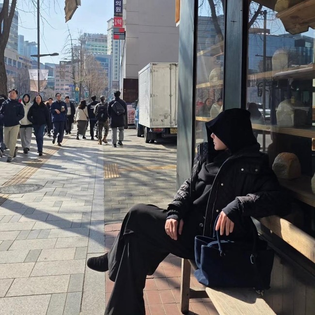 Wulan Guritno Habis Operasi, Pose Muka Diitutup Bukan Ikut Tren atau ala Gen Z