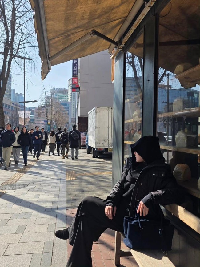 Wulan Guritno Habis Operasi, Pose Muka Diitutup Bukan Ikut Tren atau ala Gen Z